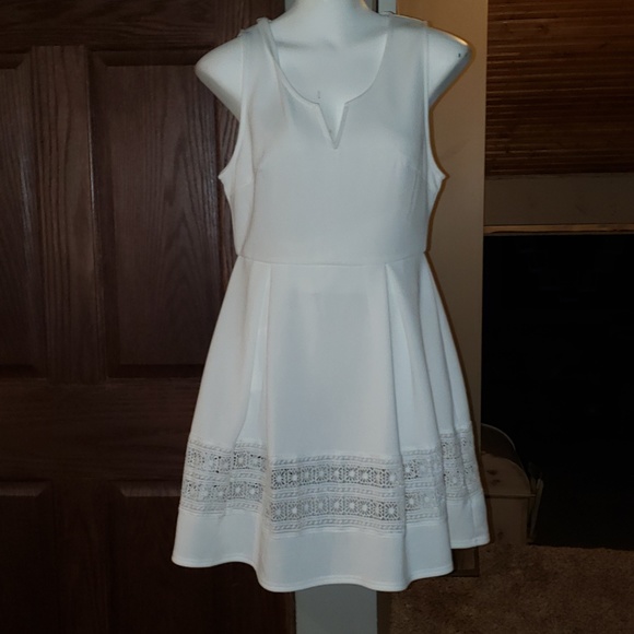 Francesca's Collections Dresses & Skirts - BOGO Junior's Francesca's White dress Size Large